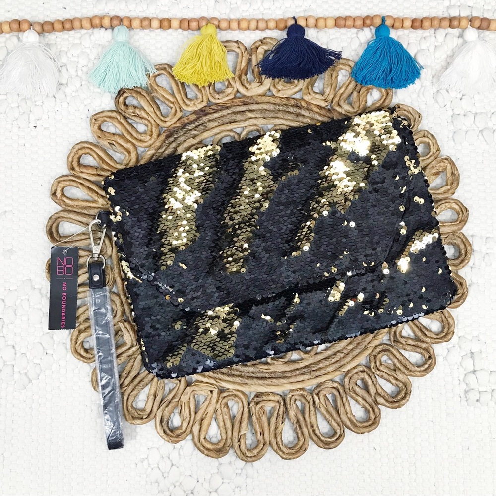 No Boundaries Black Gold Sequin Oversize Wristlet